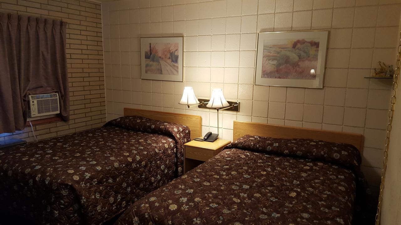 Safari Inn Motel スウィフト・カレント エクステリア 写真