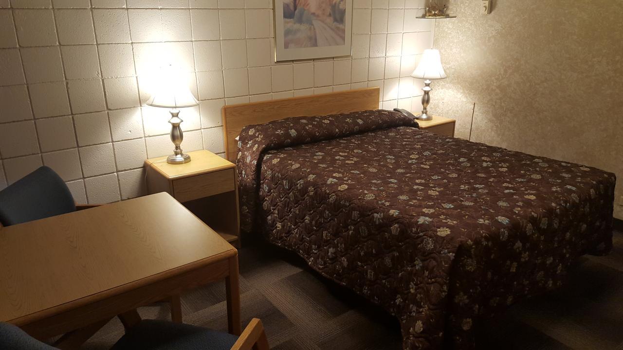 Safari Inn Motel スウィフト・カレント エクステリア 写真